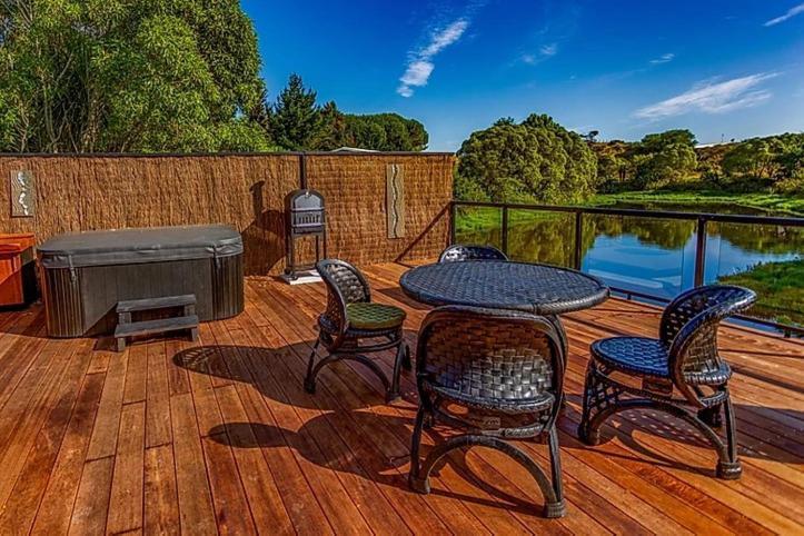 Stillwaters Thornton Luaran gambar